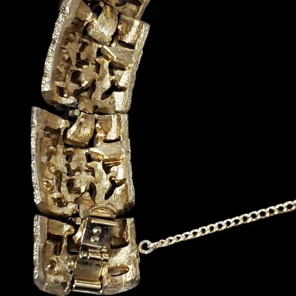 Vintage Trifari Rhinestone Bracelet Blue & Clear Glass Wide Gold Tone 7 1/4" - Picture 9 of 12